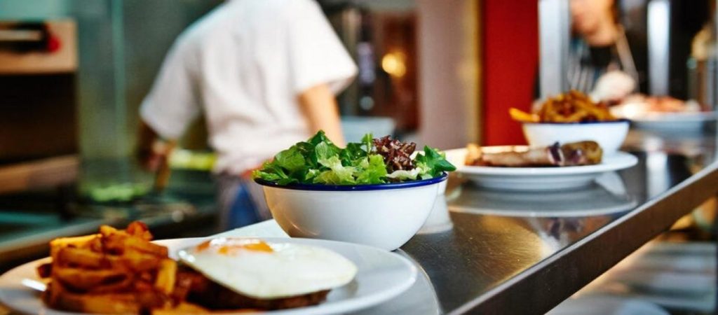 Aνοίγουν πάλι μαγαζιά και εστίαση: Σταδιακά μέχρι τις 14/12 – Για να αποφύγουν εξέγερση