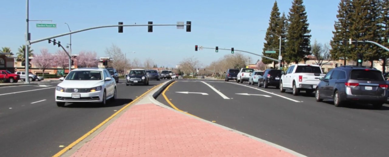 Τροχός από γερανό έπεσε πάνω σε σκούτερ εν κινήσει (βίντεο)