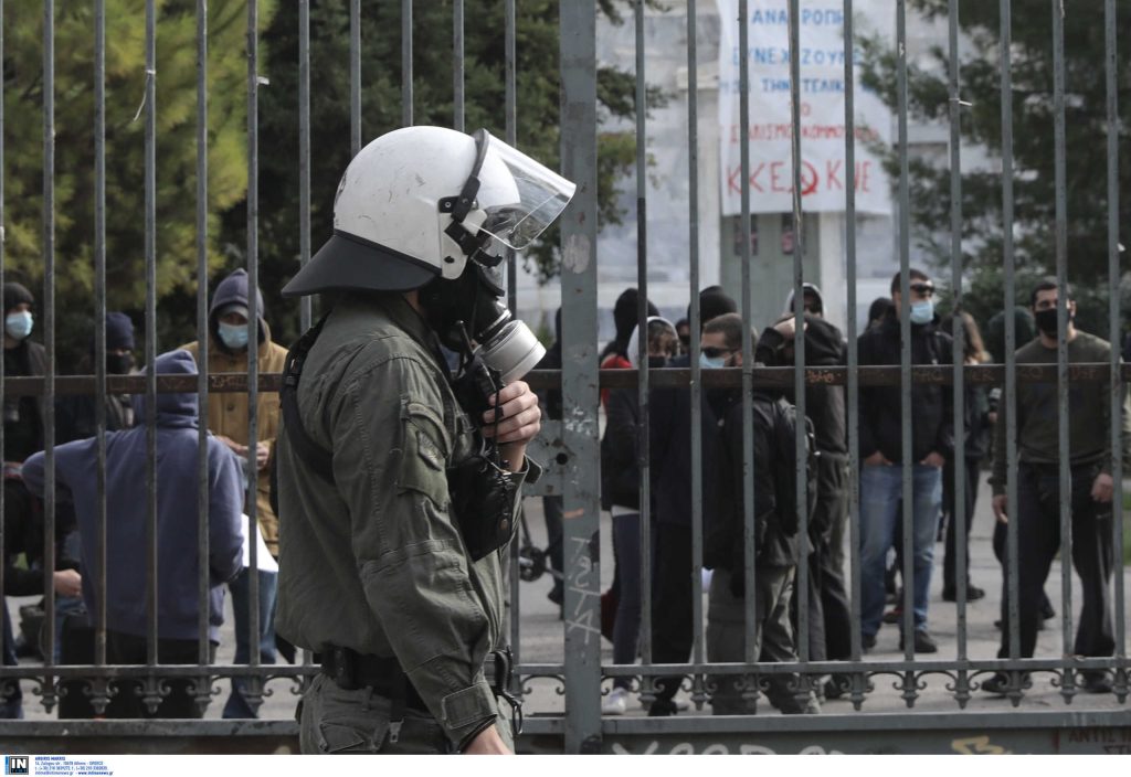 Πρώην πρόεδρος Ένωσης Διοικητικών Δικαστών: «Ο κορωνοϊός δεν είναι δικαιολογία για να περιορίζονται οι ελευθερίες»