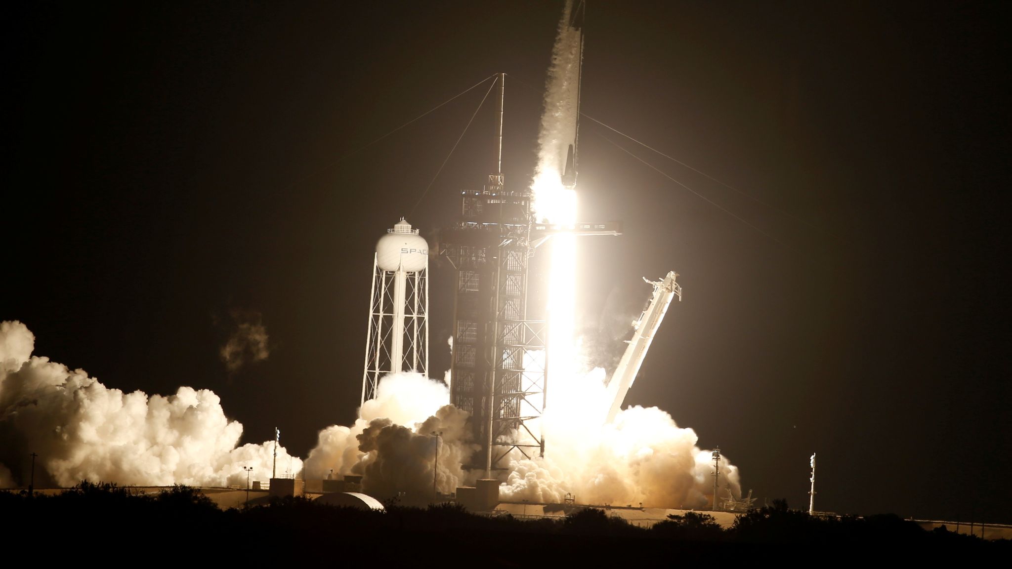 Ξεκίνησε η αποστολή του SpaceX στον Διεθνή Διαστημικό Σταθμό (βίντεο-φωτο)