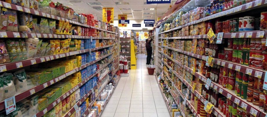 Η κυβέρνηση παραδέχθηκε ότι η καραντίνα προκάλεσε αισχροκέρδεια στην αγορά και θέτει πλαφόν για τα είδη πρώτης ανάγκης