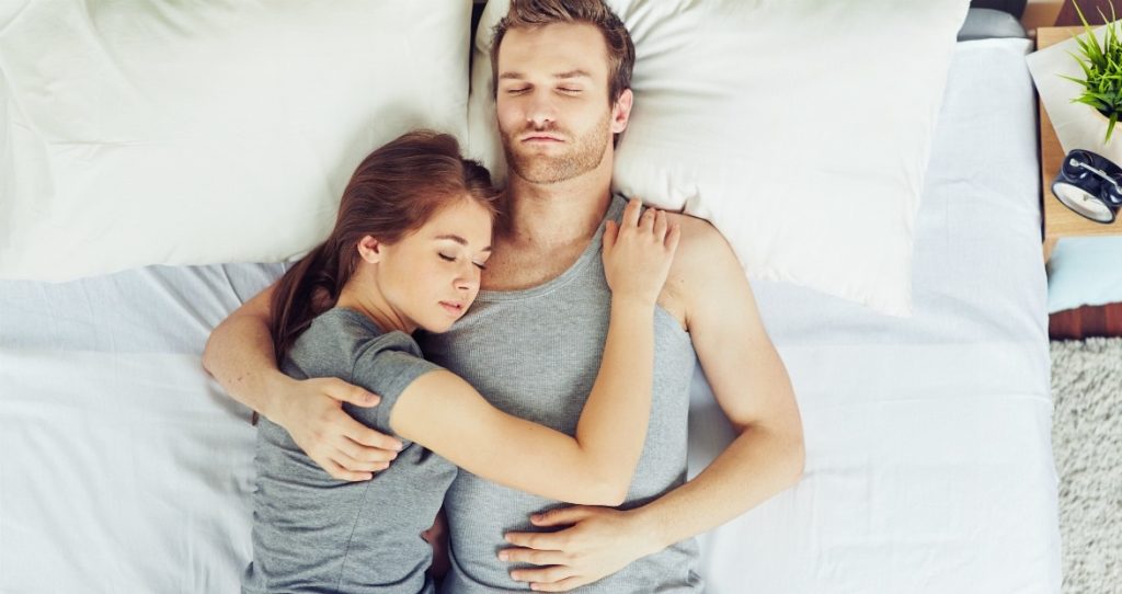 Να γιατί τα ζευγάρια που κοιμούνται στο ίδιο κρεβάτι βλέπουν περισσότερα όνειρα