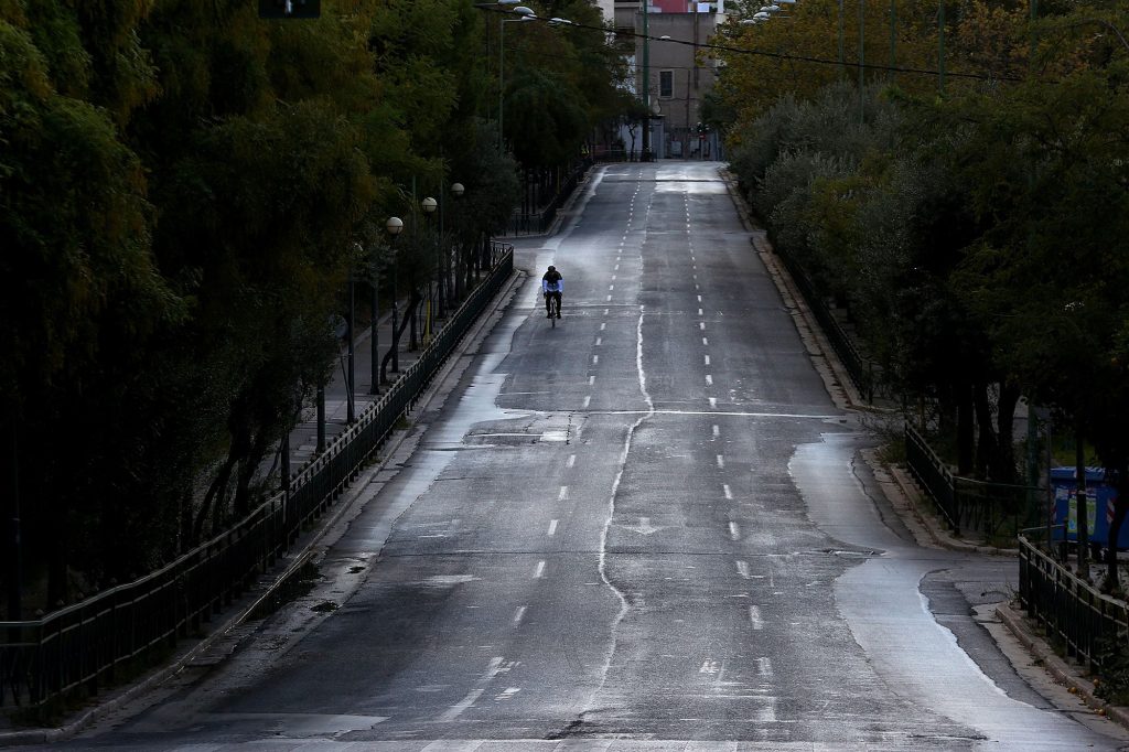 Συνεχίζεται η λοιμωξιο-τρομοκρατία: Κυλιόμενα lockdowns ως την άνοιξη προβλέπουν οι «ειδικοί»