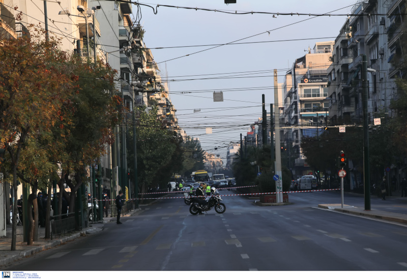 Έκλεισαν οι δρόμοι γύρω από το Πολυτεχνείο – «Αστακός» το κέντρο της Αθήνας (φωτο)