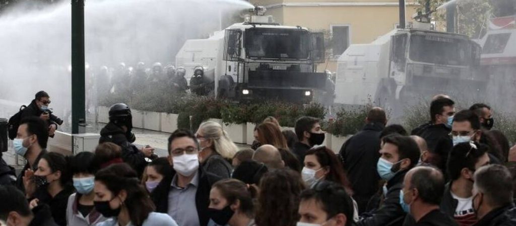 ΠΑΜΕ: «Όργιο καταστολής το σημερινό – Η ψυχραιμία των διαδηλωτών απέτρεψε το ενδεχόμενο να θρηνήσουμε θύματα»