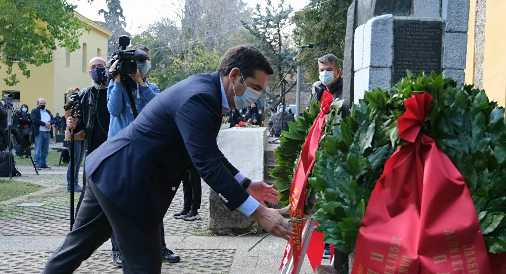 Πολυτεχνείο – Α.Τσίπρας: «Η Δημοκρατία και η ιστορική μνήμη δεν μπαίνουν σε καραντίνα» (φώτο)