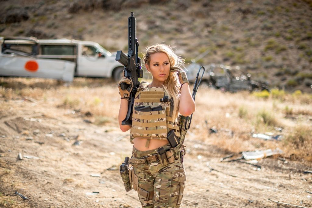 Η Kindly Myers είναι η πρώην στρατιώτης που θα σε κάνει… να ιδρώσεις (φώτο)