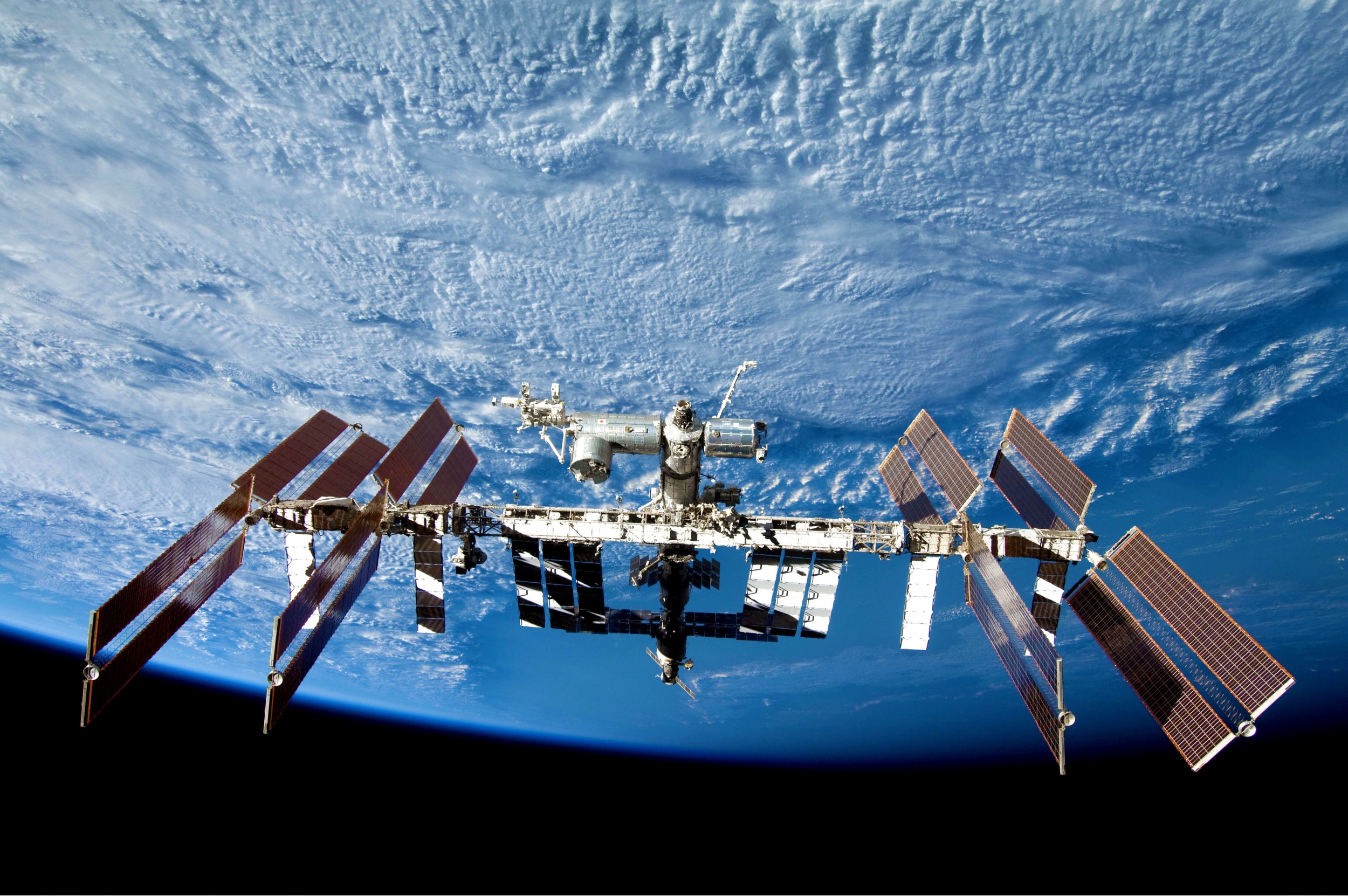 Ρώσοι κοσμοναύτες θα κάνουν την έξοδό τους από τον Διεθνή Διαστημικό Σταθμό στο διάστημα (βίντεο)