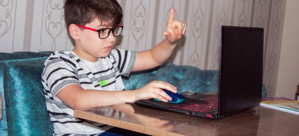 Υπ.Παιδείας: Ξεκινά από σήμερα η τηλεκπαίδευση στους μαθητές Δημοτικού