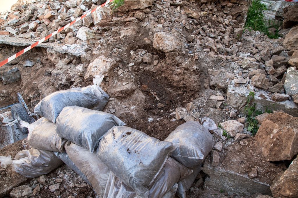 Κρήτη: Οι βροχές έφεραν στην επιφάνεια «θησαυρούς» του Β’ Παγκοσμίου Πολέμου (φωτο)