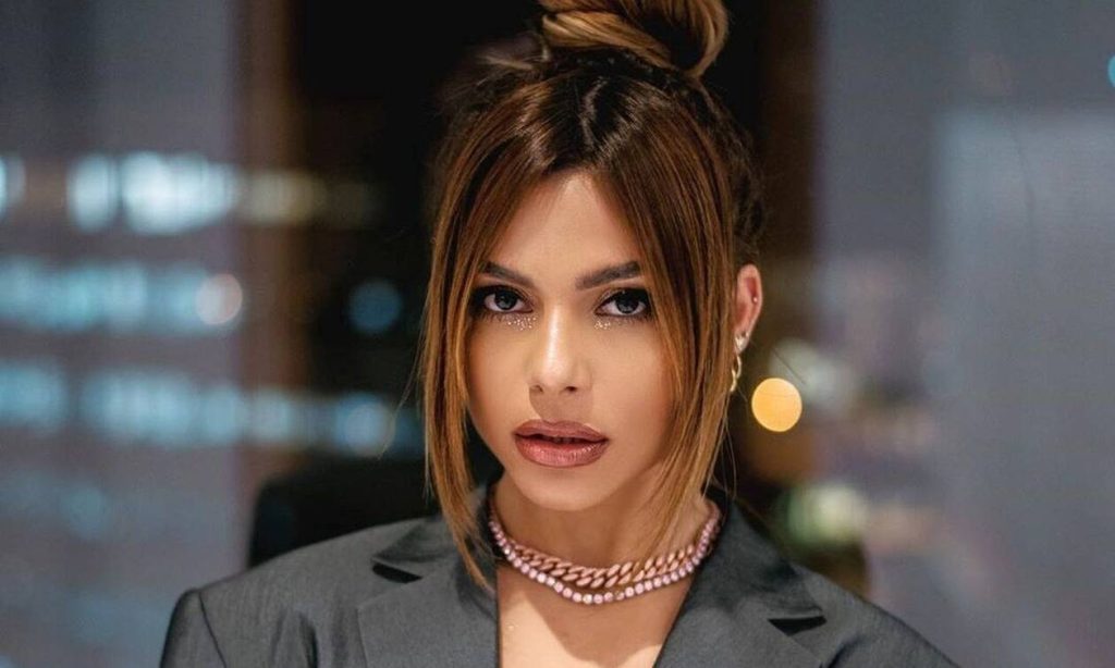 Η Eλευθερία Ελευθερίου «καταπολεμά» την καραντίνα στην ταράτσα φορώντας… καυτό μπικίνι! (φωτό)