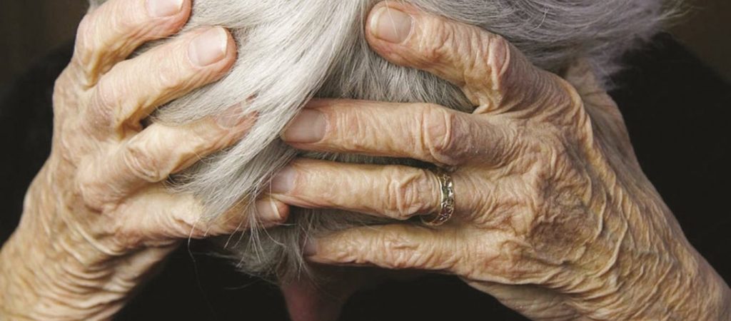 Νέα μελέτη: Δείτε πόσο επηρεάζει τον εγκέφαλο των ηλικιωμένων γυναικών η ατμοσφαιρική ρύπανση