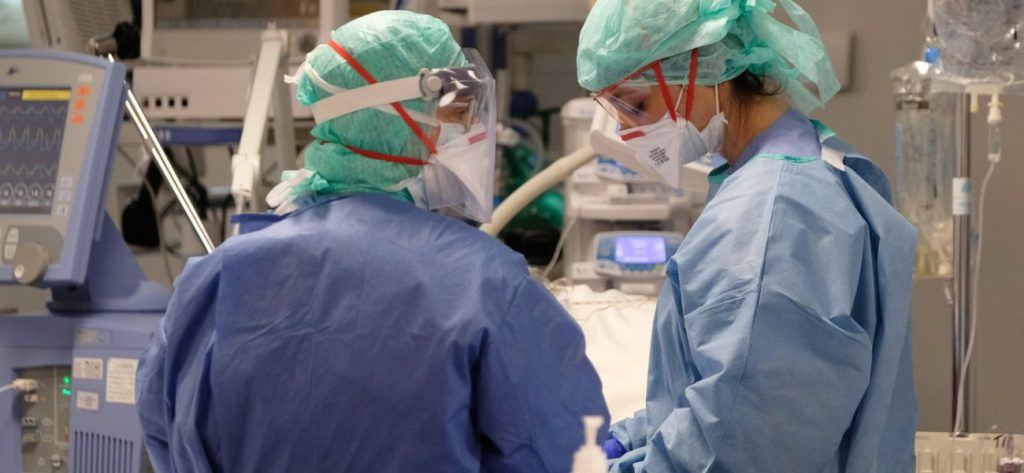ΟΟΣΑ: «Ο κορωνοϊός αποκάλυψε πολλά προβλήματα σε ιατρικό προσωπικό – Χρειάζονται ενίσχυση οι χώρες της Ευρώπης»