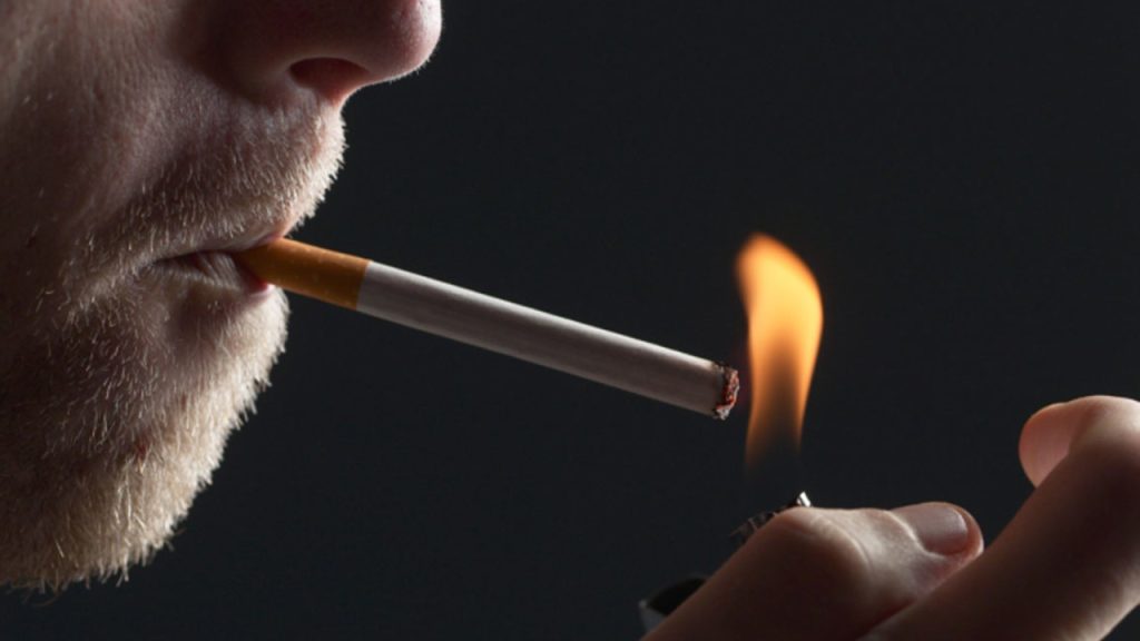 Έρευνα: Tο κάπνισμα αυξάνει τον κίνδυνο μόλυνσης από κορωνοϊό και τη σοβαρότητα των συμπτωμάτων