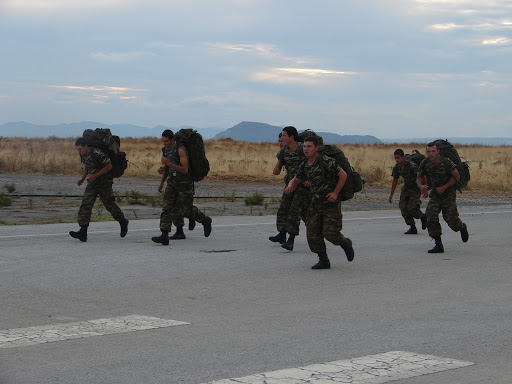 Εντυπωσιακά πλάνα από την εκπαίδευση καταδρομέων στο ΚΕΕΔ (βίντεο)