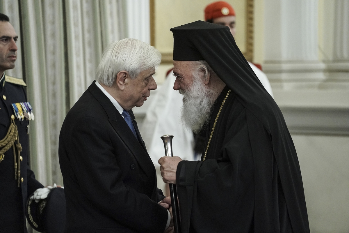 Τηλεφωνική επικοινωνία Π.Παυλόπουλου με τον Αρχιεπίσκοπο Ιερώνυμο – Του ευχήθηκε «ταχεία ανάρρωση»