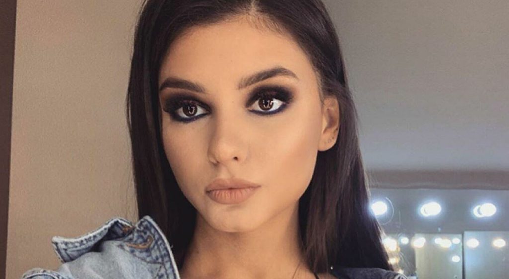 Αναστάζια Καζάτσεκ: Η Ρωσίδα καλλονή που θα σε κάνει να «χάσεις το μυαλό» σου (φωτό)