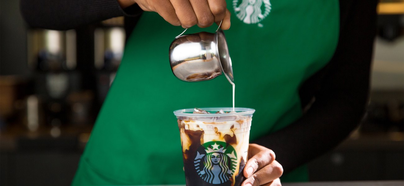 ΗΠΑ: Ευχάριστα νέα για τους υπαλλήλους των Starbucks – Έρχονται αυξήσεις ύψους 10%