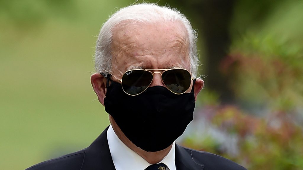 «Το έχει χάσει» τελείως ο Τ.Μπάιντεν: Θέλει να βάλει μάσκα σε 350 εκατ. Αμερικανούς και… προκαλεί εμφύλιο