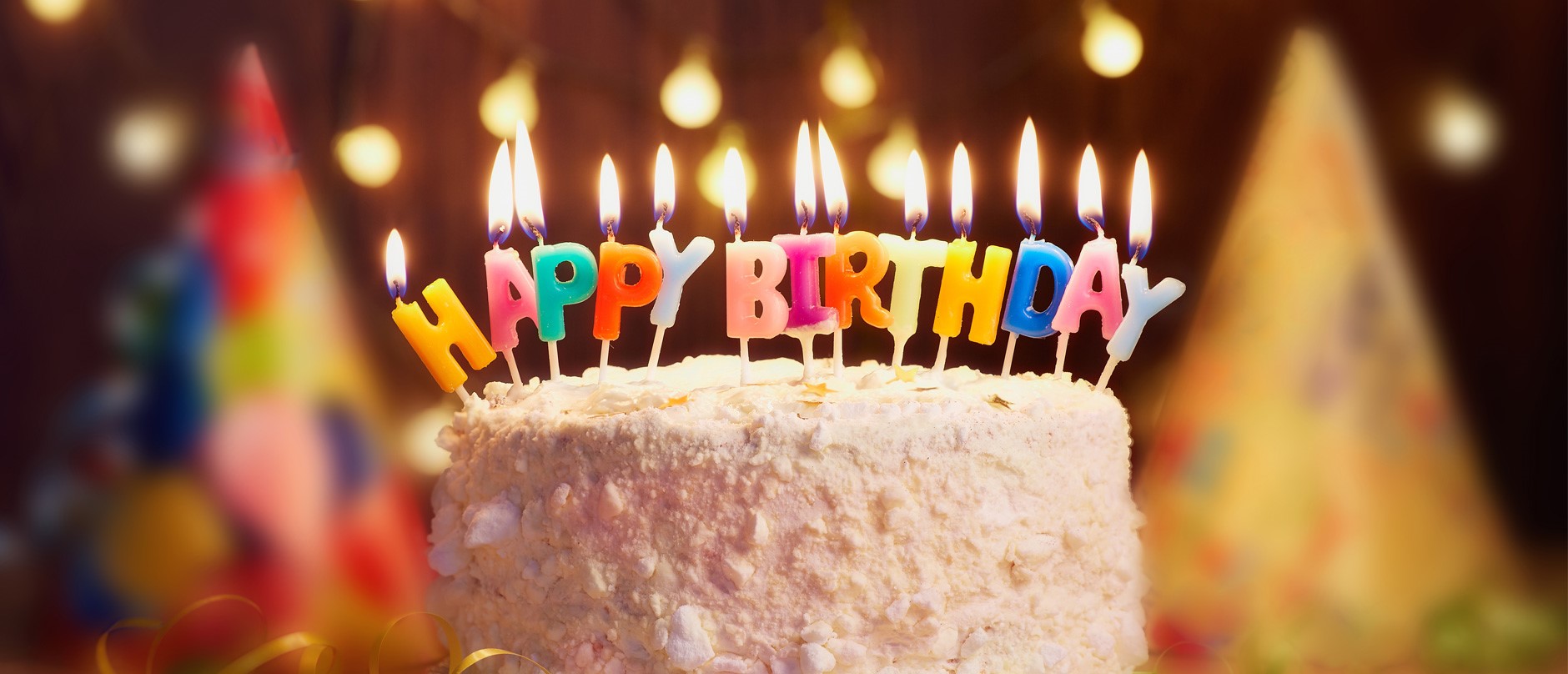 Απίθανος μπόμπιρας τα δίνει όλα για να σβήσει το κεράκι στην τούρτα γενεθλίων του (βίντεο)