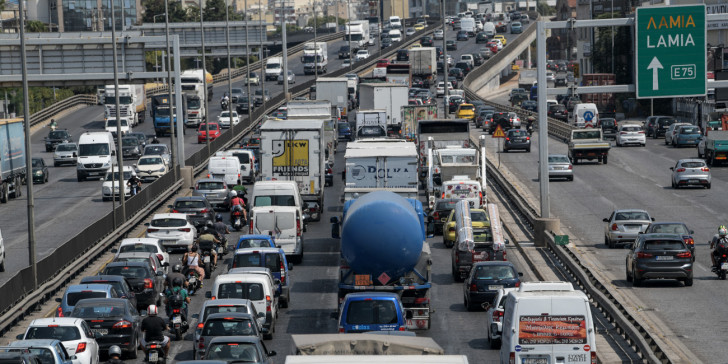 Στο «κόκκινο» η Αθηνών-Λαμίας λόγω δύο τροχαίων – Ταλαιπωρία για τους οδηγούς (φωτο)