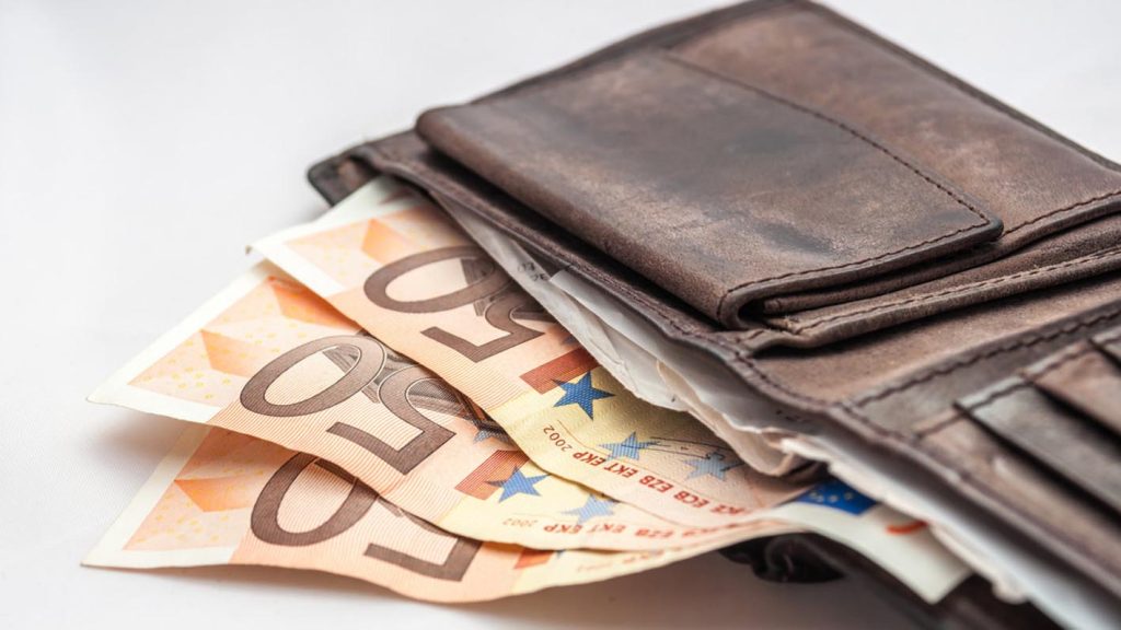Άνδρας βρήκε το χαμένο πορτοφόλι του 26 χρόνια μετά – Τι είχε μέσα (βίντεο)