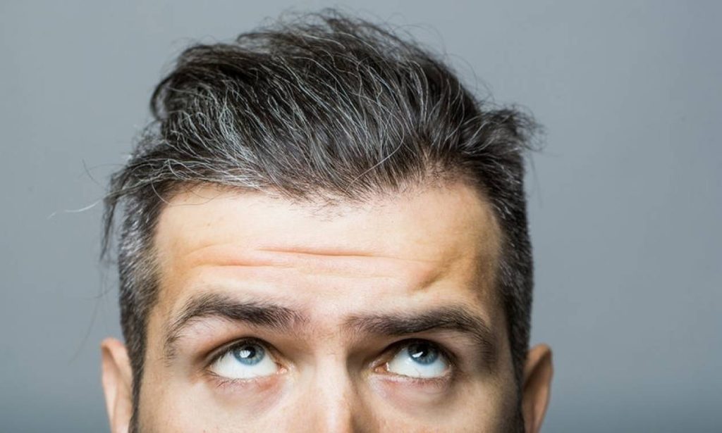 Τελικά ισχύει πως αν βγάλουμε μια λευκή τρίχα θα εμφανιστούν άλλες επτά;