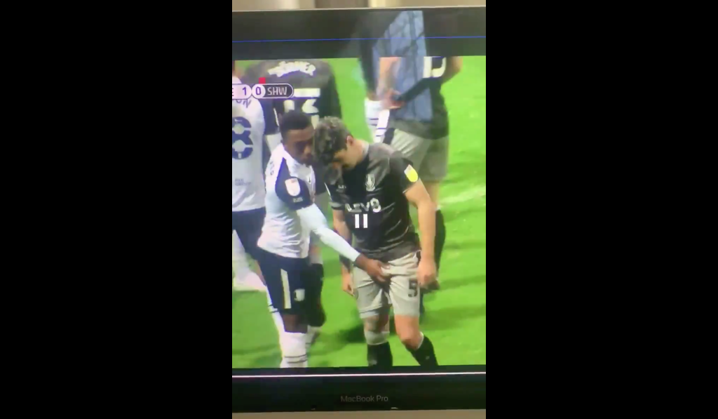 Σάλος στην Αγγλία: Ποδοσφαιριστής της Πρέστον έπιασε από τα γεννητικά όργανα αντίπαλο του (βίντεο)