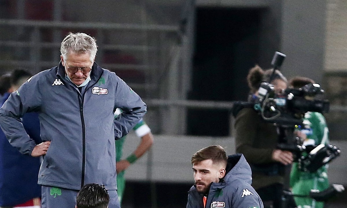 Ανακοίνωση του Παναθηναϊκού για το επεισόδιο με τον Λ.Μπόλονι: «Οπαδοί των γηπεδούχων έβρισαν τον προπονητή μας»