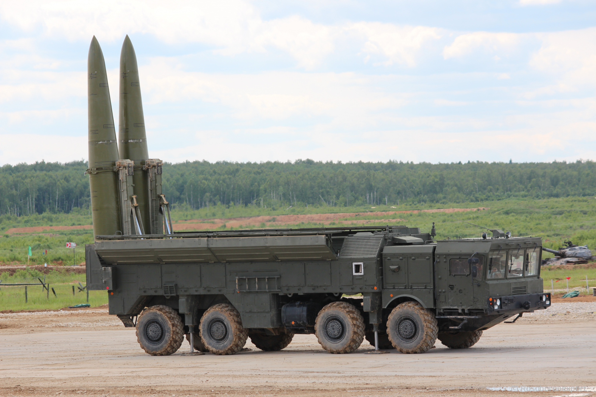 Η Αλγερία «συστήνει» το ρωσικό σύστημα υπερηχητικών βαλλιστικών πυραύλων Iskander E (βίντεο)