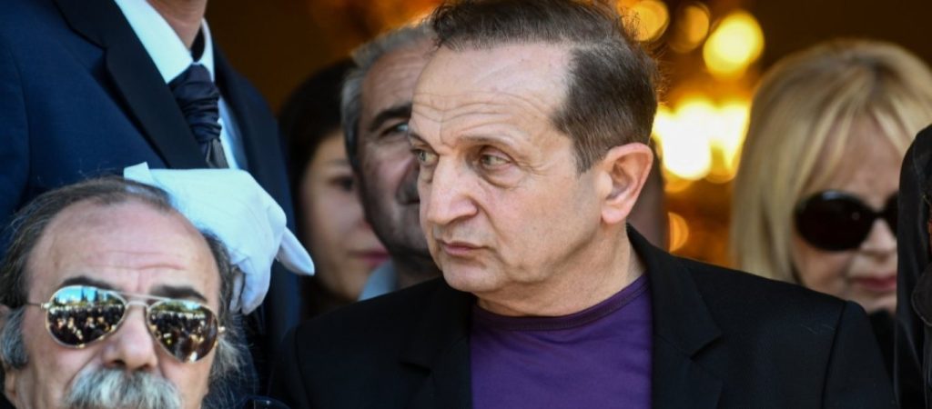 Σπύρος Μπιμπίλας: «Όταν ήμουν μικρός έπαιζα κρυφτό στα φέρετρα»