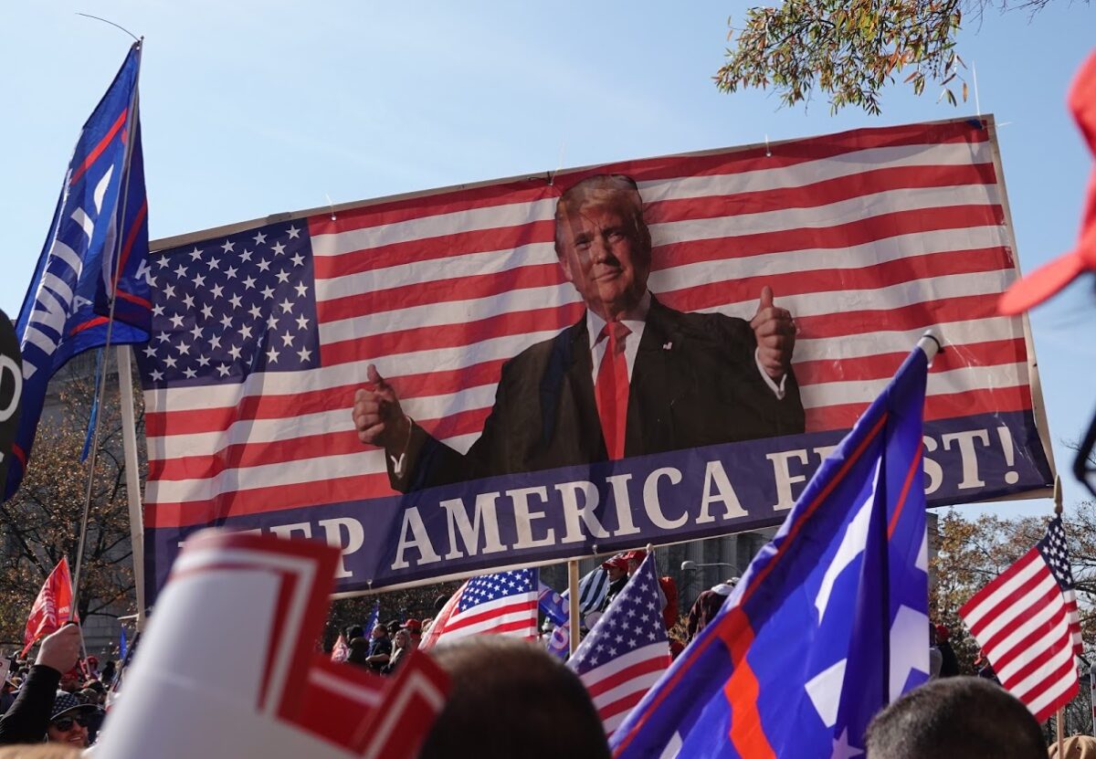 Λαοθάλασσα οπαδών του Ν.Τραμπ διαδήλωσε στην Ατλάντα κατά της νοθείας: «Σταματήστε την κλοπή»! (βίντεο)