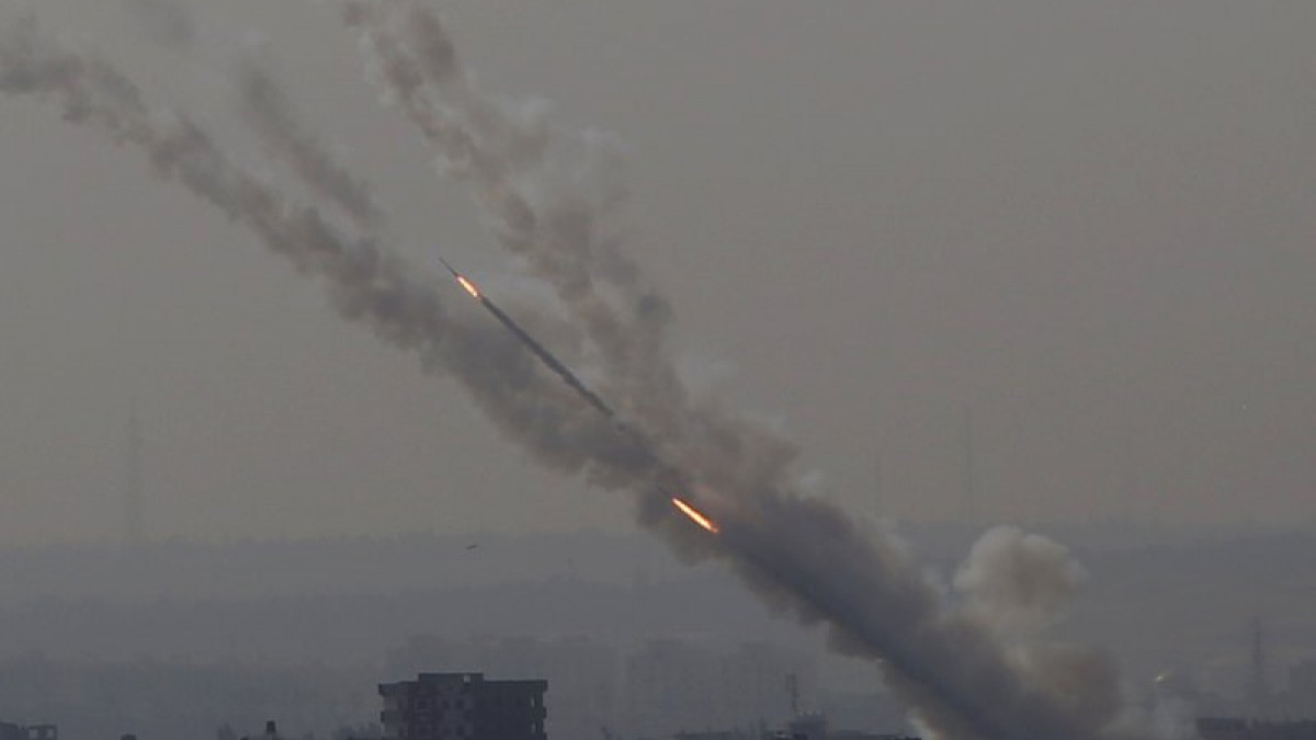 Ισραηλινά πλήγματα σε εγκαταστάσεις της Χαμάς στη Γάζα μετά τη ρίψη ρουκέτας στο νότιο Ισραήλ (βίντεο)