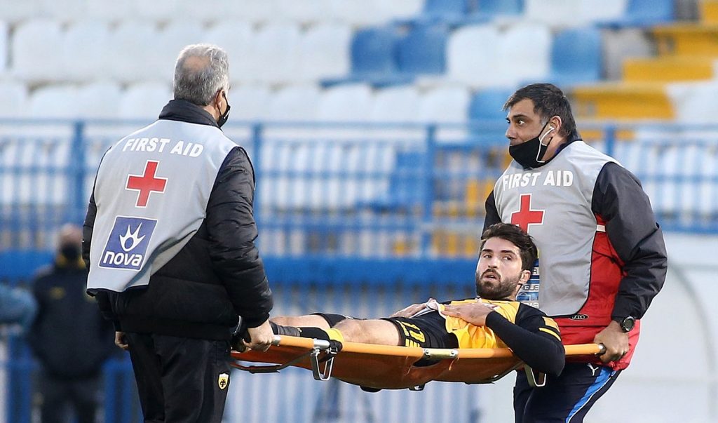 ΑΕΚ: Αποχώρησαν τραυματίες Κ.Ανσαριφάρντ και Ε.Λόπες