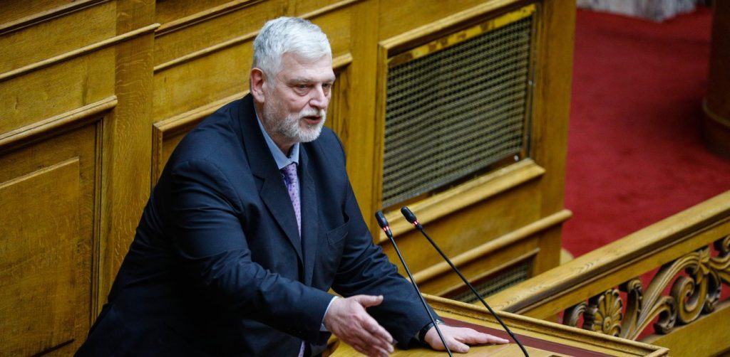 Γκάφα από τον Γ.Λοβέρδο: Ευχήθηκε στις Ένοπλες Δυνάμεις με φωτογραφία από Σέρβα στρατιωτικό