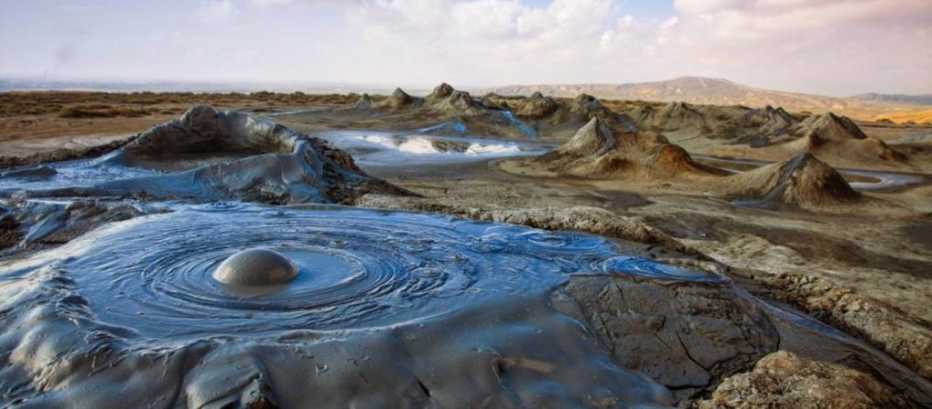 Αζερμπαϊτζάν: Τα διαφορετικά ηφαίστεια που αντί για λάβα βγάζουν λάσπη (βίντεο)