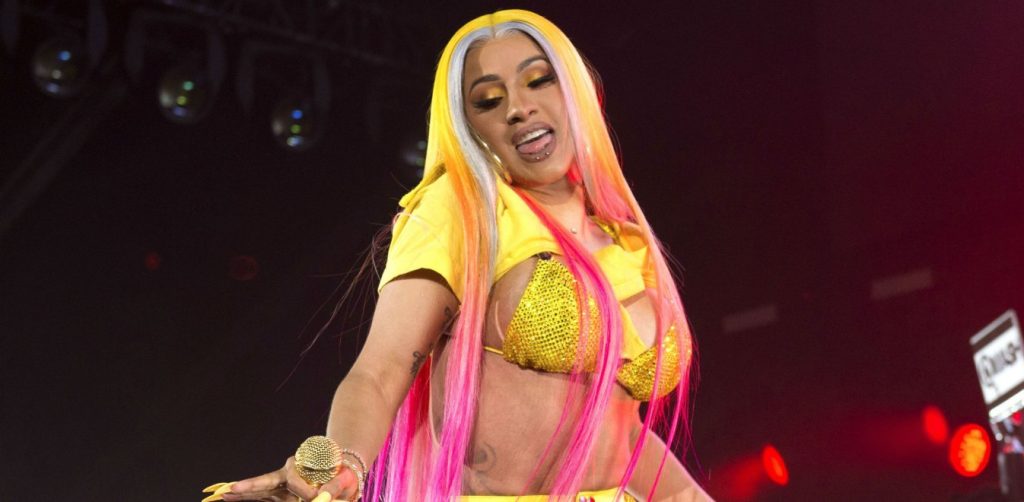 Η Cardi B βγάζει «καυτό» βίντεο μέχρι που… την διακόπτει η 2χρονη κόρη της