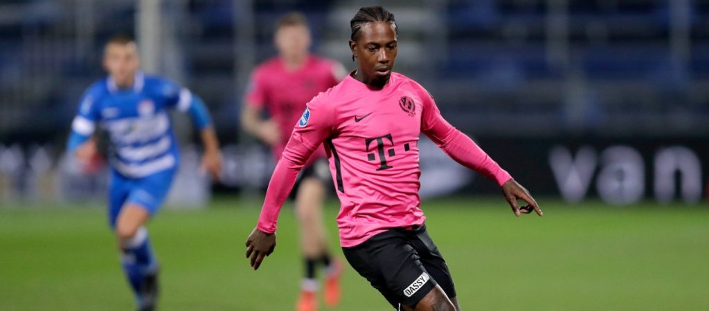 Ολλανδία: Ποδοσφαιριστής τα «έχωσε» σε κάμεραμαν επειδή τον βιντεοσκοπούσε (βίντεο)