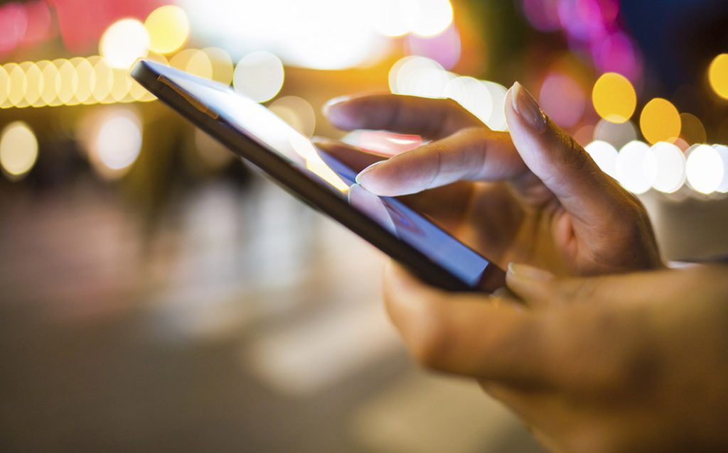 Αυτή είναι η λέξη που «απαγορεύεται» να πεις στο φλερτ μέσω chat – Δεν πάει ο νους σου!