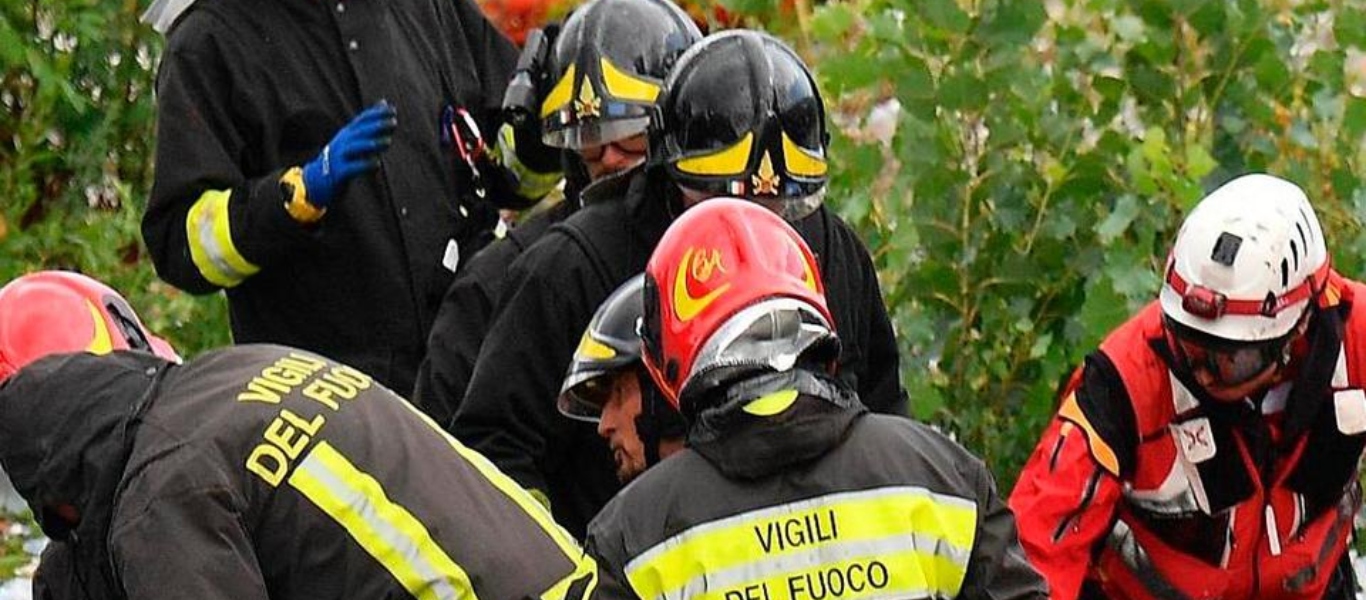 Ιταλία: Άνδρες της Πυροσβεστικής απεγκλώβισαν τυφλό σκύλο από φρεάτιο (βίντεο)