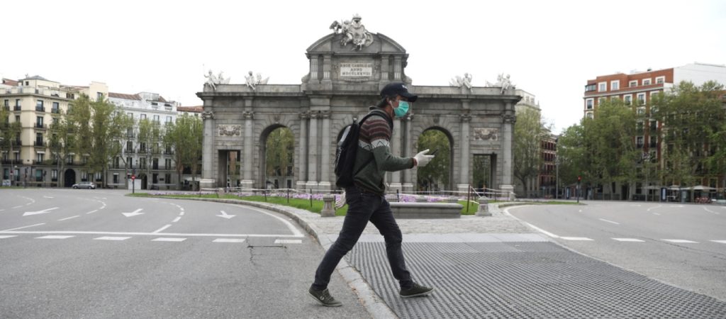 Ισπανία: Μετά από πέντε εβδομάδες άνοιξαν τα μπαρ κι εστιατόρια στη Βαρκελώνη