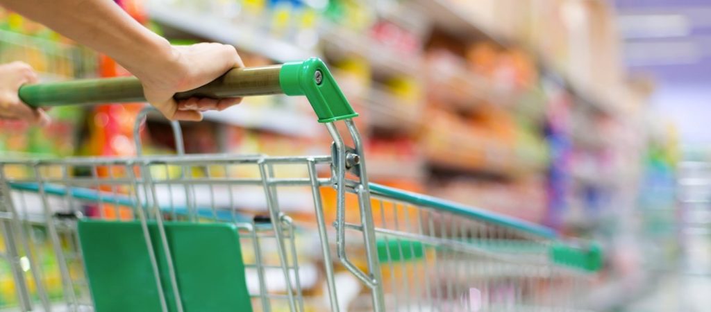 Βρετανία: Γυναίκα έφτυσε ταμία γιατί δεν… περνούσε η κάρτα της (βίντεο)