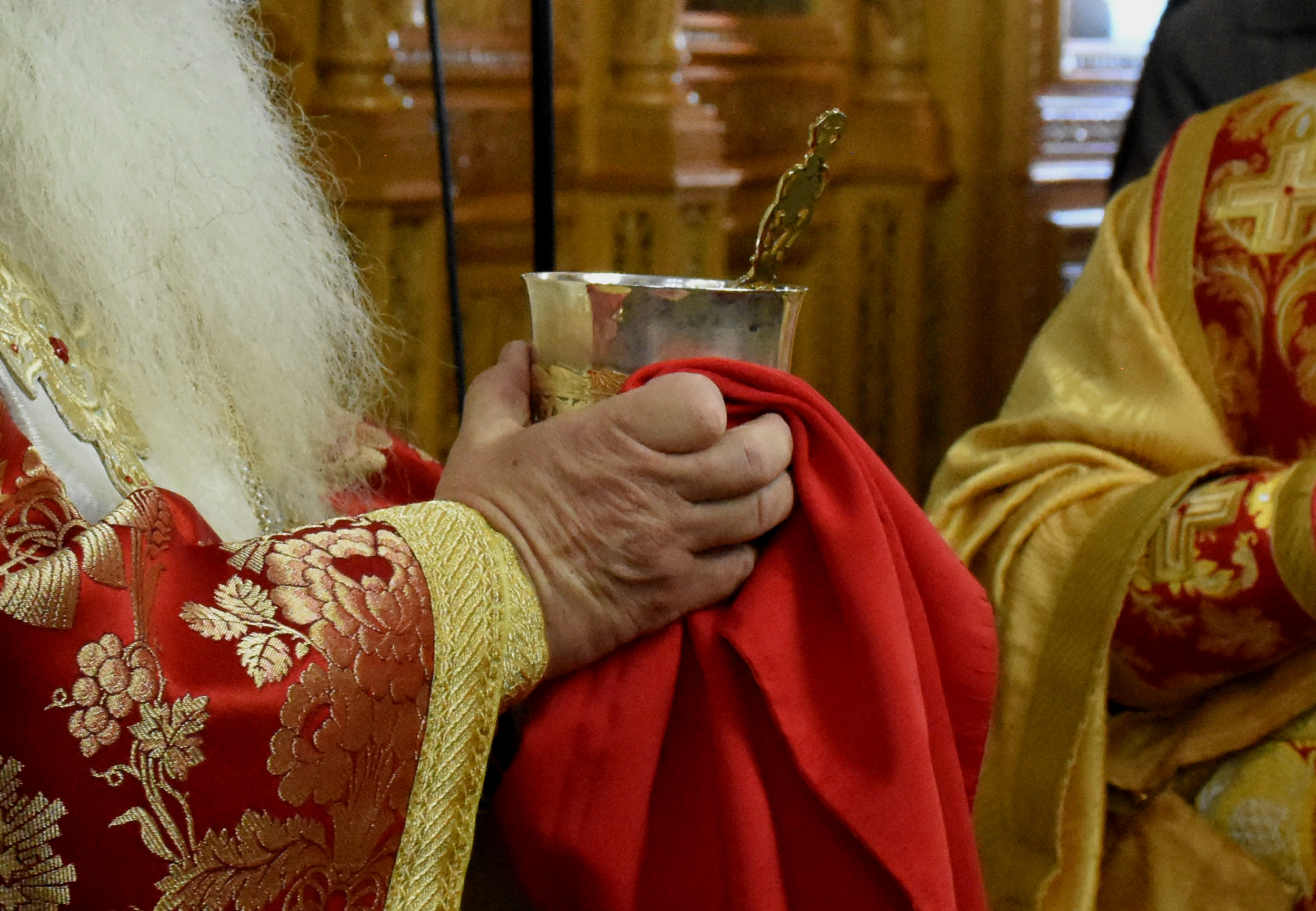 Ε.Γιαμαρέλλου: «Θα συνεχίσων να λαμβάνω την Θεία Κοινωνία – Ή πιστεύεις ή δεν πιστεύεις»
