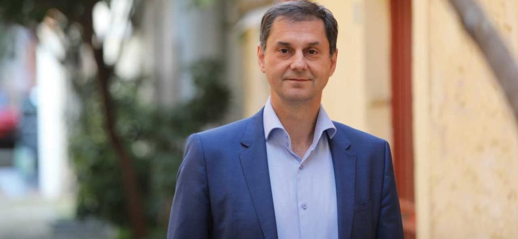 Τέθηκαν σε προληπτική καραντίνα οι Τ.Θεοχάρης και Μ.Κόνσολας – Ήρθαν σε επαφή με κρούσμα