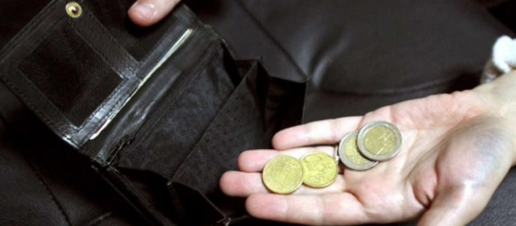 «Σκοτώνουν» τους μικρούς εμπόρους με το click away – Θα μείνουν όρθιες μόνον οι αλυσίδες μετά τα lockdown;