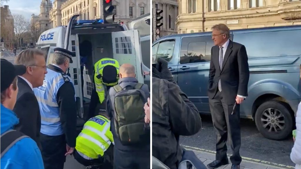 Βρετανία: Βουλευτής διασώζει ηλικιωμένης που την πήραν «σηκωτή» επειδή διαδήλωνε για το lockdown (βίντεο)