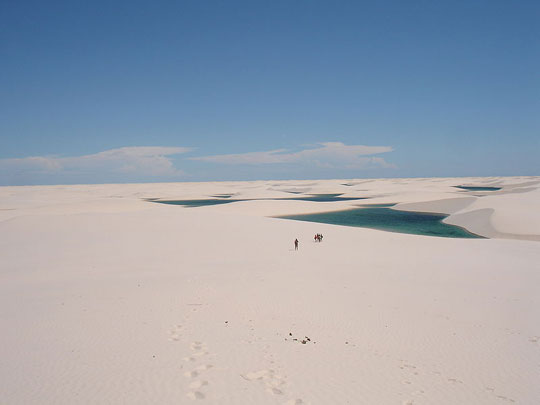 Εντυπωσιακές εικόνες: Η άσπρη έρημος με τις εκατοντάδες λίμνες (φωτο)