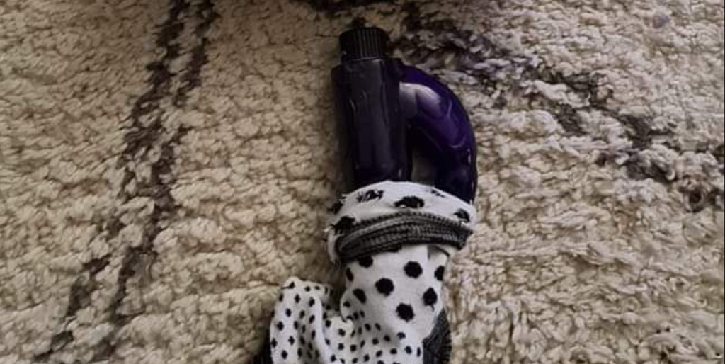 Γυναίκα πούλησε ηλεκτρονικό παιχνίδι του γιου της αλλά… είχε ξεχάσει μέσα ένα ερωτικό βοήθημά της (φώτο)