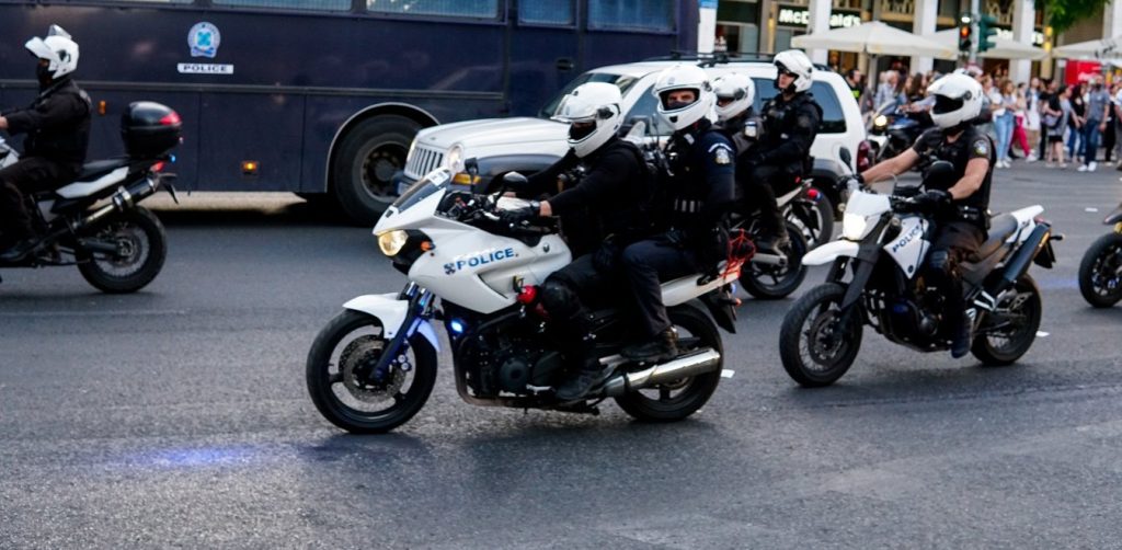 ΕΛ.ΑΣ: Συνελήφθησαν 19 άτομα σε διαμέρισμα στην Κυψέλη για τυχερά παιχνίδια & παραβίαση των μέτρων του κορωνοϊού