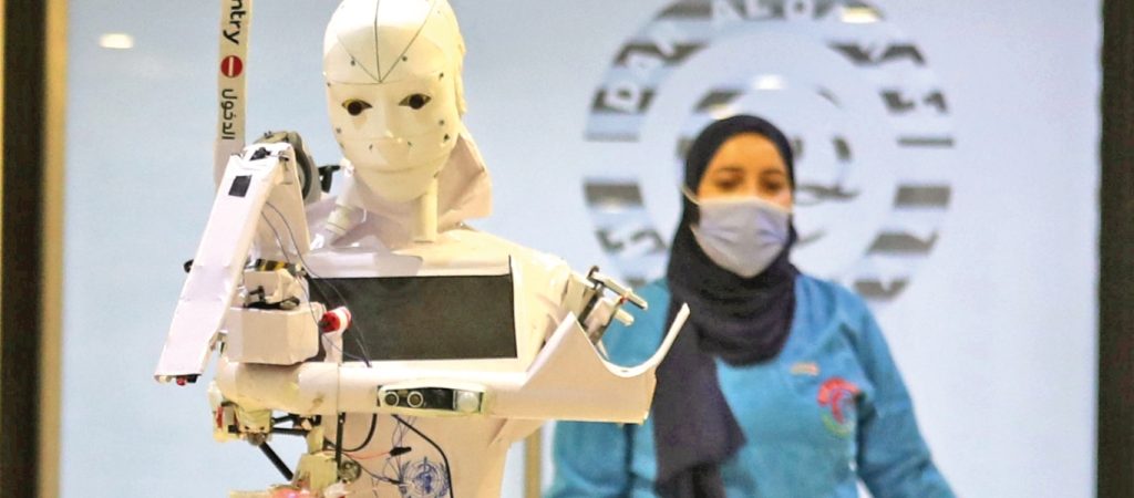 Αίγυπτος: Δοκιμές με ρομπότ σε ρόλο… γιατρού – Εξετάζει ασθενείς και προειδοποιεί για την χρήση μάσκας (βίντεο)